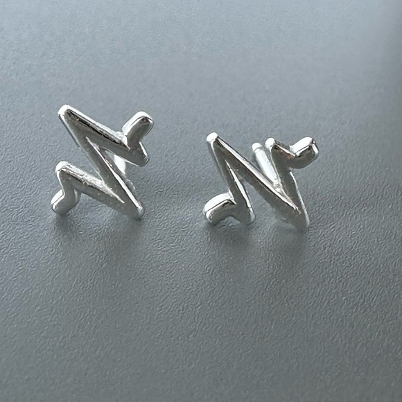 Sterling Silver Heart Beat Stud Pulse Earrings - Picture 3 of 9